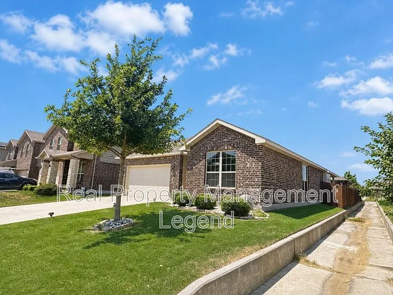 5601 Portola Ln — Photo 3