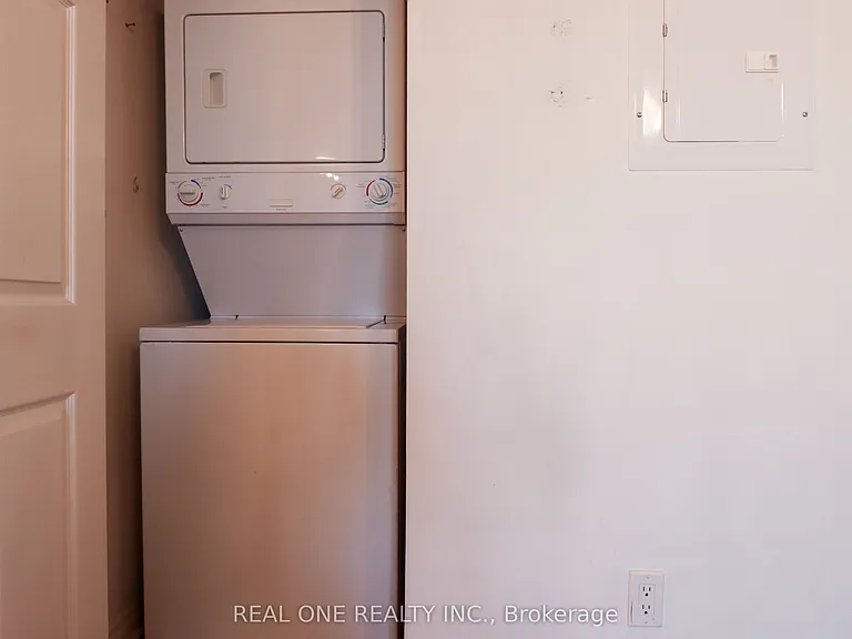 388 Prince Of Wales Dr #412 — Photo 17