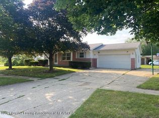 1101 Searles Estate Dr, Saint Johns, MI 48879