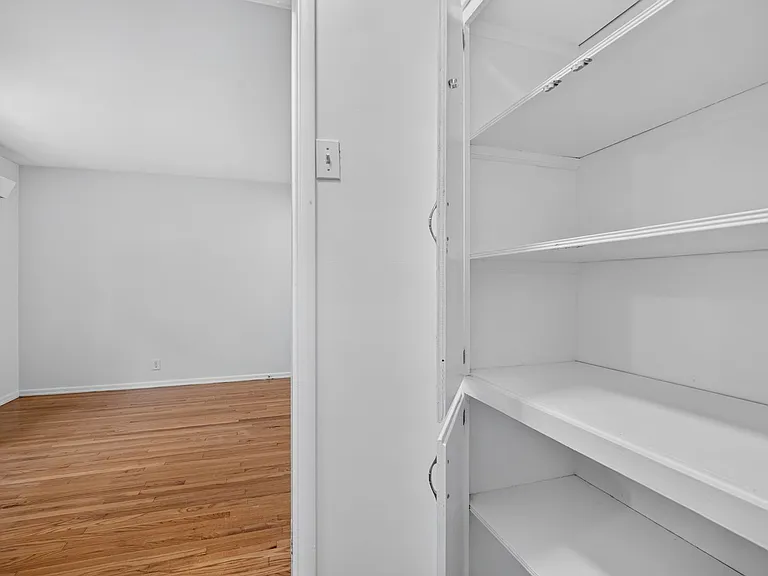 425 S Los Robles Ave — Photo 18