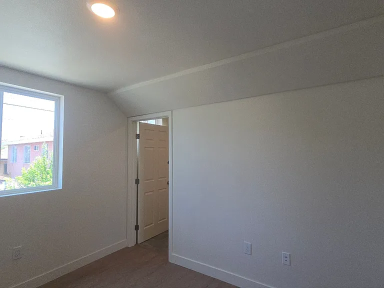 33(835E) — Photo 26