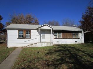 1102 E Ikard St, Henrietta, TX 76365