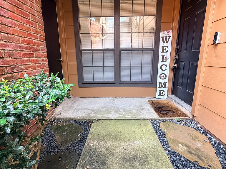 1603 Brentwood Dr — Photo 2