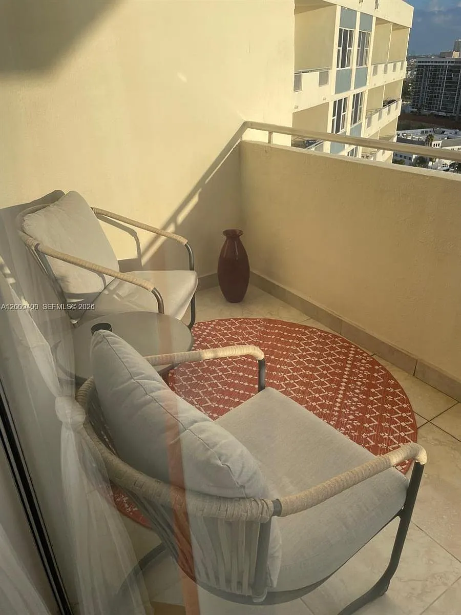 Building Photo - 3180 S Ocean Dr #1705