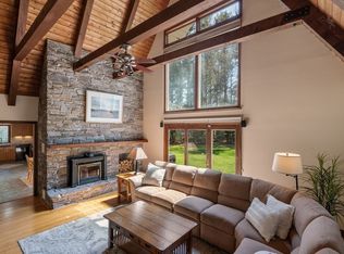 27 Stuart Rd, Rochester, MA 02770