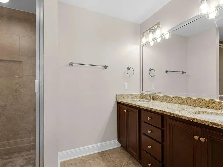 17 W Shady Oaks Ln #C — Photo 19
