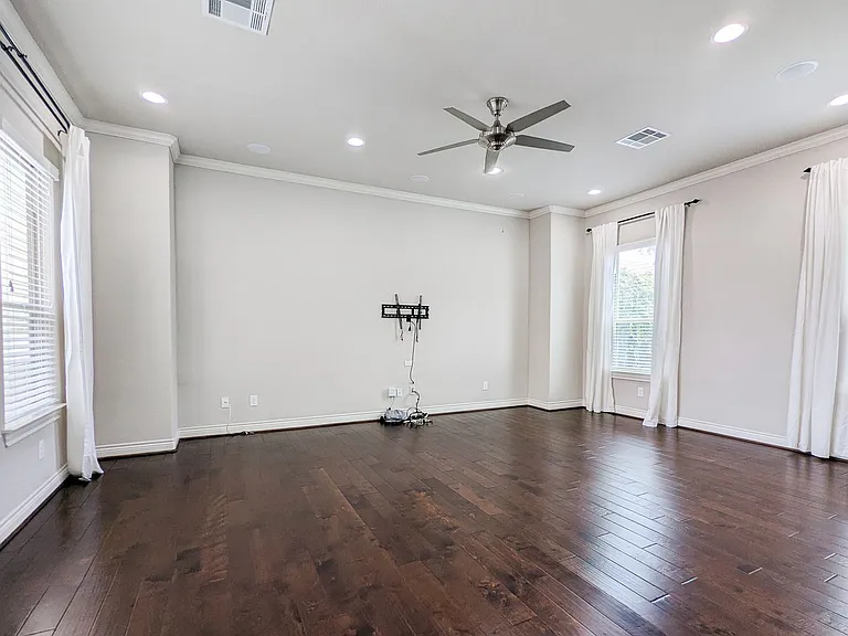 5323 Kiam St — Photo 14