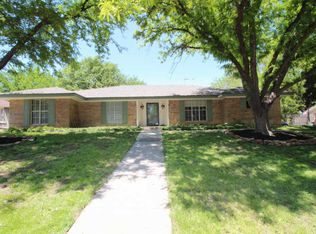 7 Country Club Dr, Canyon, TX 79015