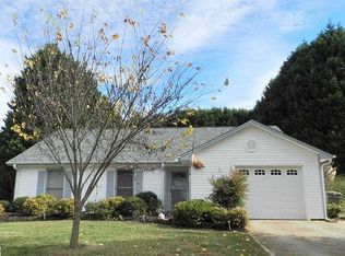 215 Weaver Ln, Simpsonville, SC 29681