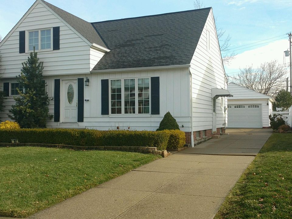 1st image of 267 Woodmere Dr