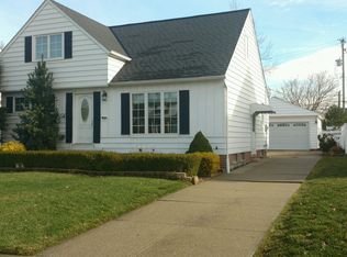 267 Woodmere Dr, Willowick, OH 44095