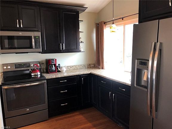 3rd image of 23920 Fairlawn Dr