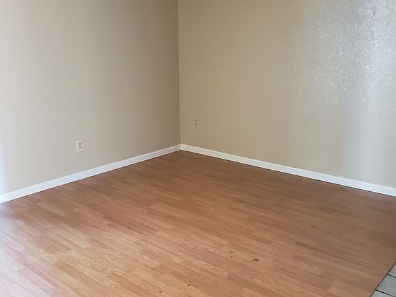 5th image of 210 Sorrell Dr #A