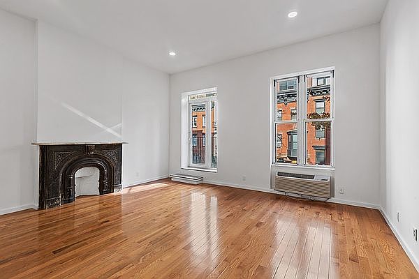 358 W 30th St #2A, New York, NY 10001 | Zillow