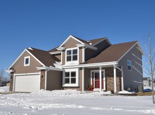 970 Log Cabin Ln, Belgium, WI 53004