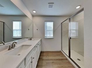 2905 20th Avenue Dr W, Bradenton, FL 34205
