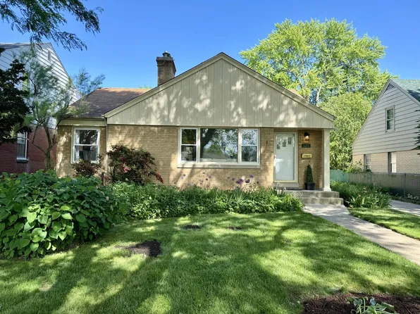 2652 North 86th STREET, Wauwatosa, WI 53226