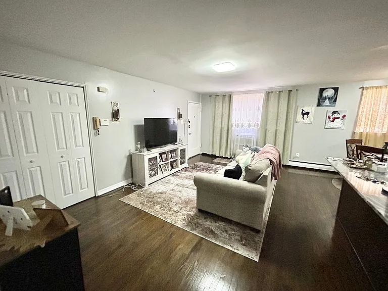 Fallsview Gardens — Photo 11