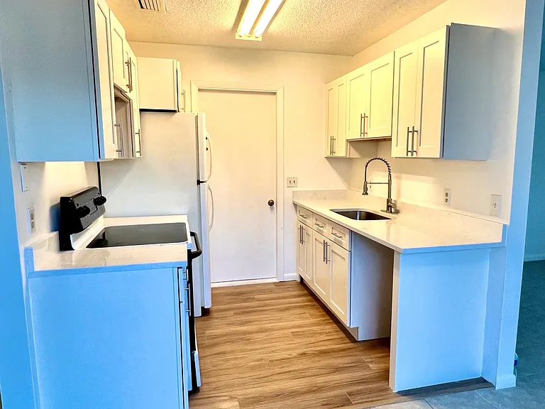 103 Admiral Cir #A — Photo 5