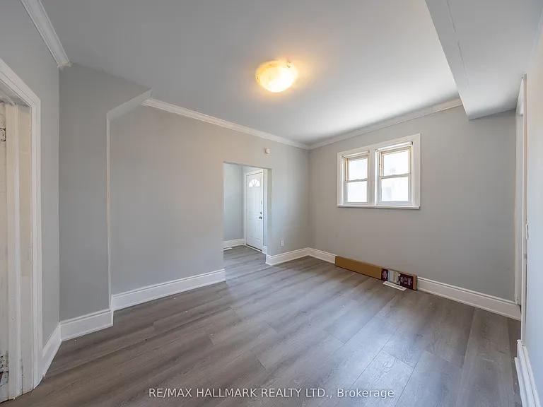559 Ritson Rd S — Photo 10