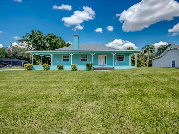 9081 Alena CT, NORTH FORT MYERS, FL 33903