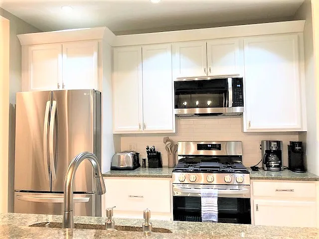 3 Bedroom, 2 Bathroom Condo with Marina & Harbor Views — Photo 2