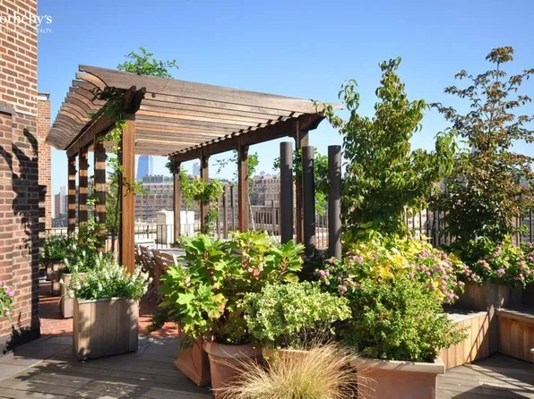 302 West 12th Street image 1 of 15