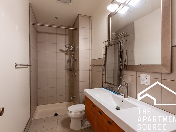 5th image of 3040 N Ashland Ave #1REAR