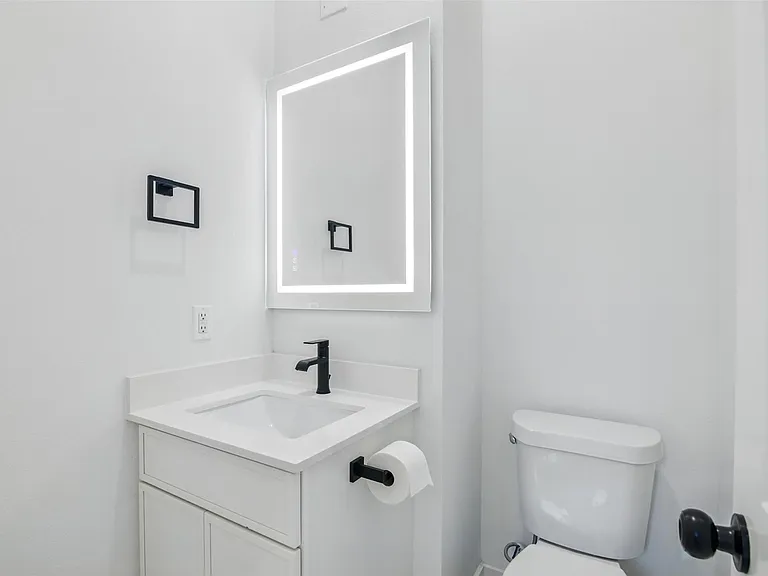 430 E 8th St #106 — Photo 21