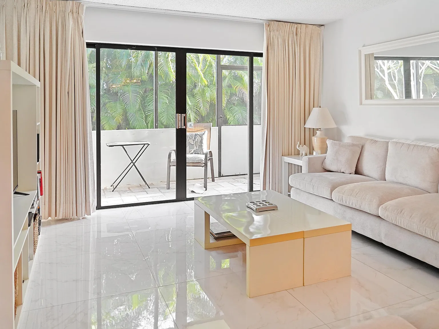 2 bed, 2.0 bath, 1042 sqft, $2,450 — Photo 2