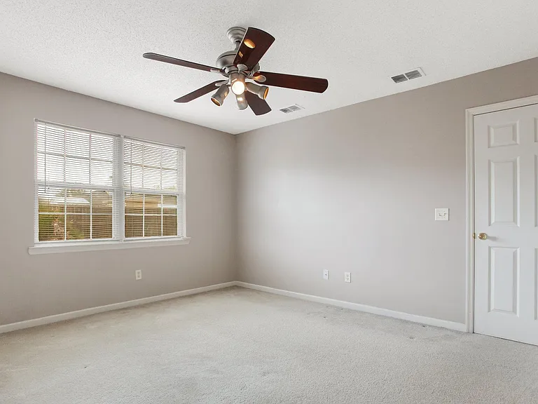 2115 Walberg Dr — Photo 38