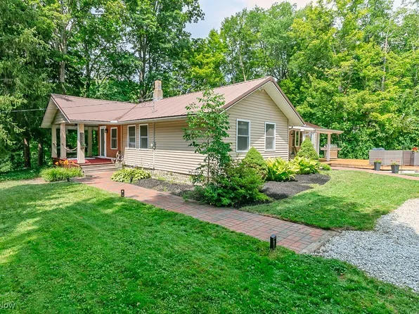 9723 Thwing Rd, Chardon, OH 44024