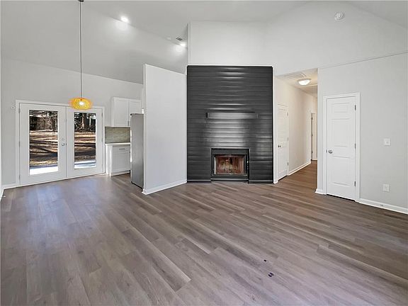 3rd image of 800 Fairburn Rd NW