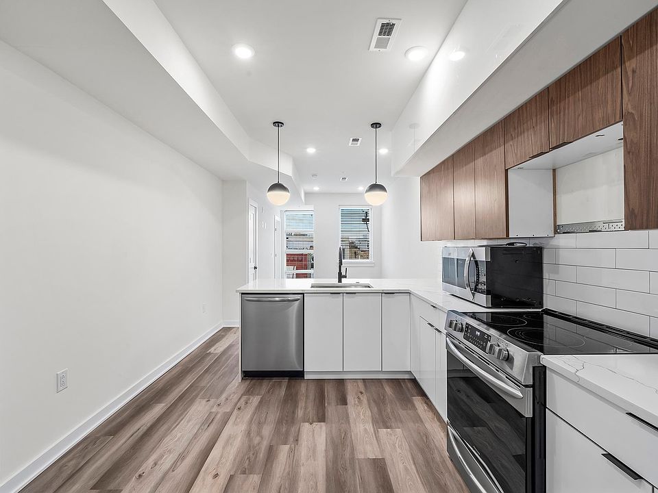 1st image of 1539 N 26th St #401