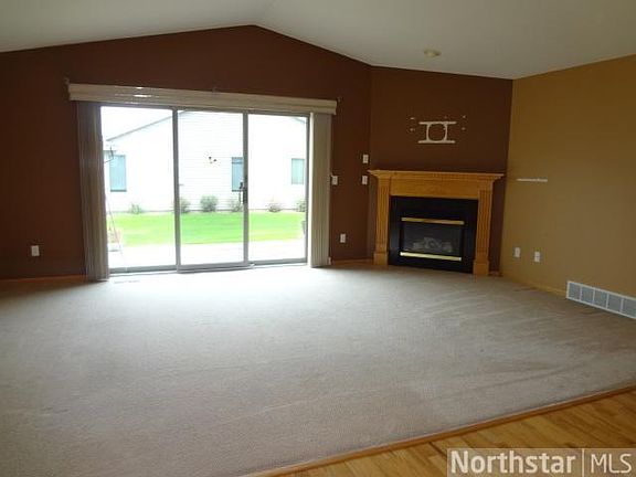 4th image of 827 10th Ave N