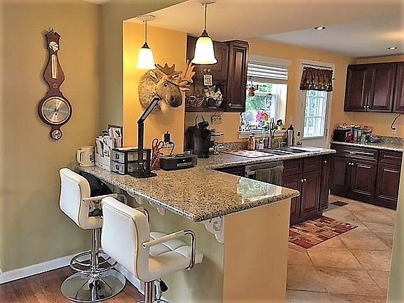 Leading into the kitchen is the granite topped breakfast bar-how convenient is that?