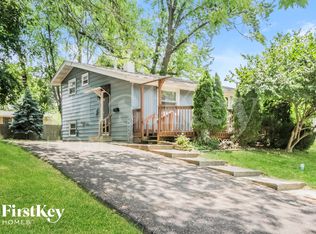 905 Garfield Dr, Carpentersville, IL 60110