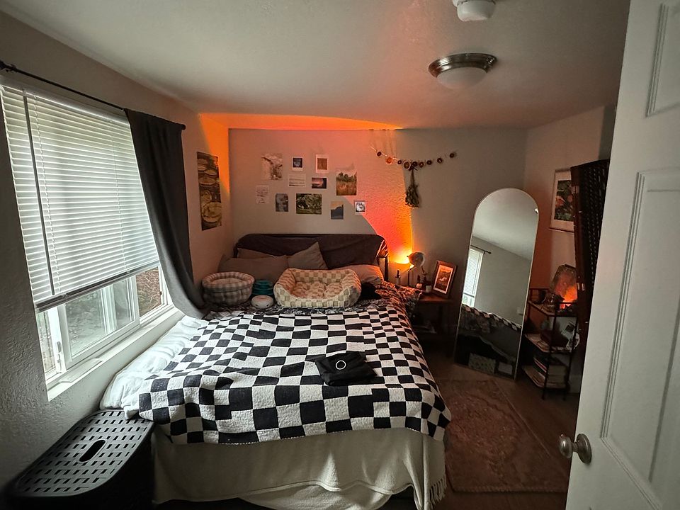1st image of 1413 1/2 Park Ave