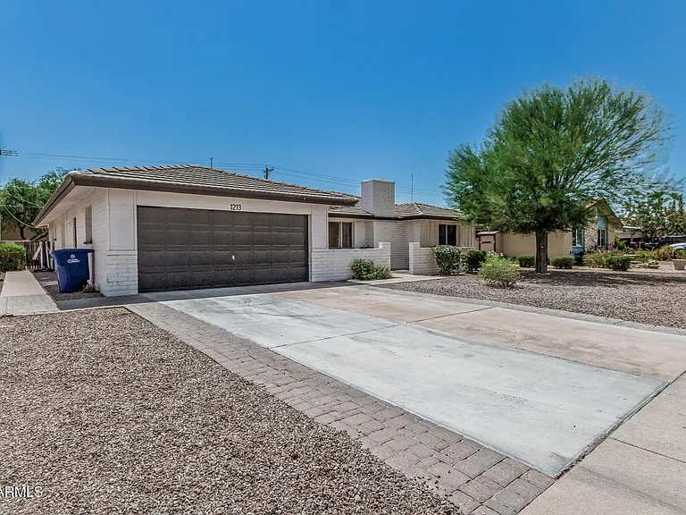 1213 E Riviera Dr — Photo 4