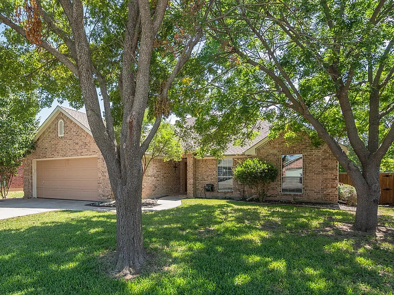 1001 Porter Pl — Photo 2
