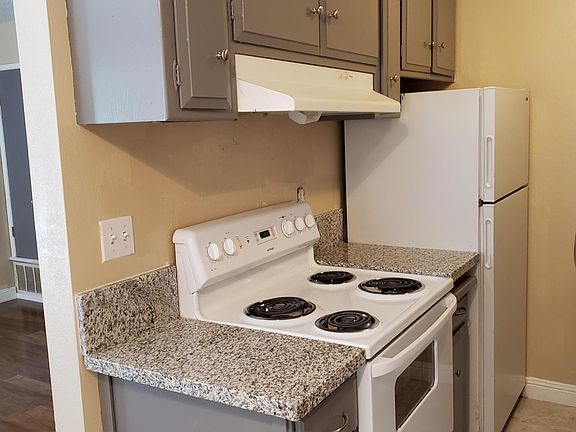 2nd image of 1141-1143 43rd Avenue S Land Park #9
