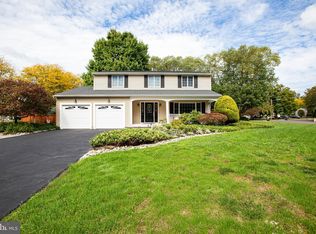 2 Pinehurst Ct, Hamilton, NJ 08690