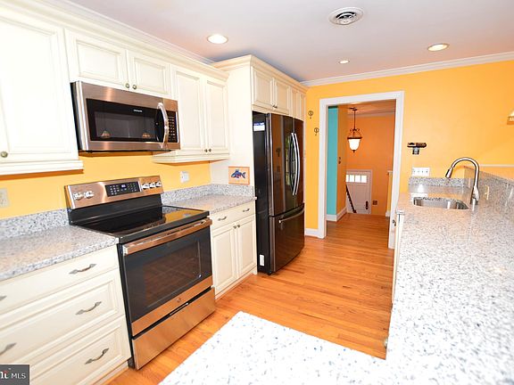 5th image of 101 Steffey Dr