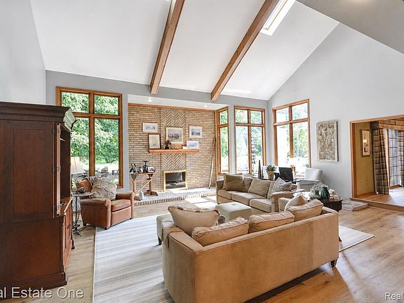 5th image of 1370 Springwood Ln