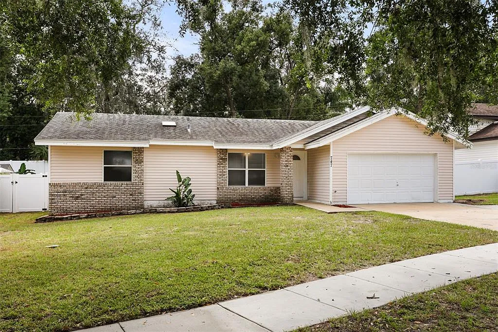 3 bed, 2.0 bath, 1090 sqft, $1,950 — Photo 2
