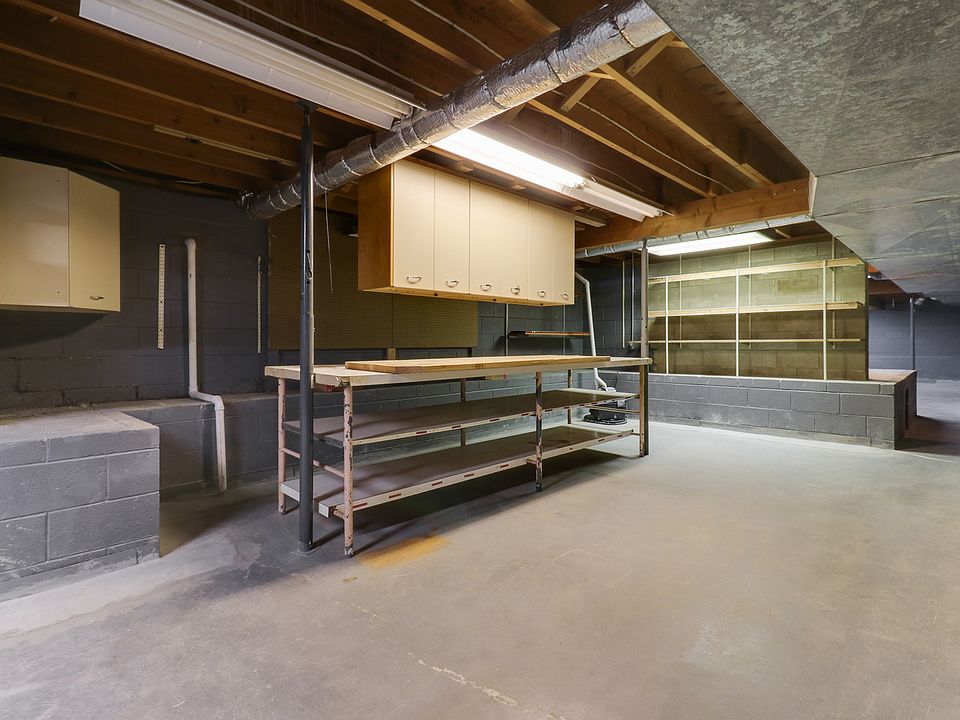 2nd image of 10 Kent Dr