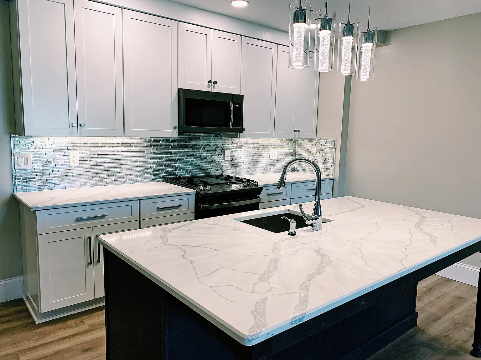 4 bed, 1490 sqft, $5,220 — Photo 2