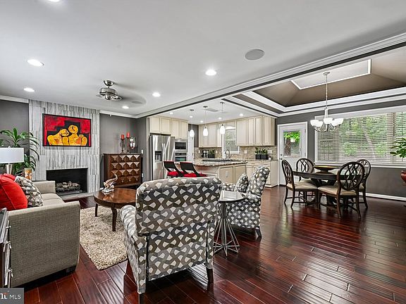 3rd image of 8324 The Midway