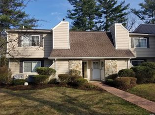 221 Lake Pointe Cir, Middle Island, NY 11953