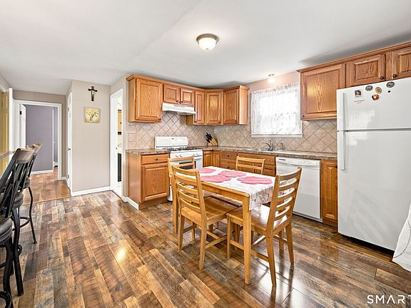 4th image of 4 Slater Road
